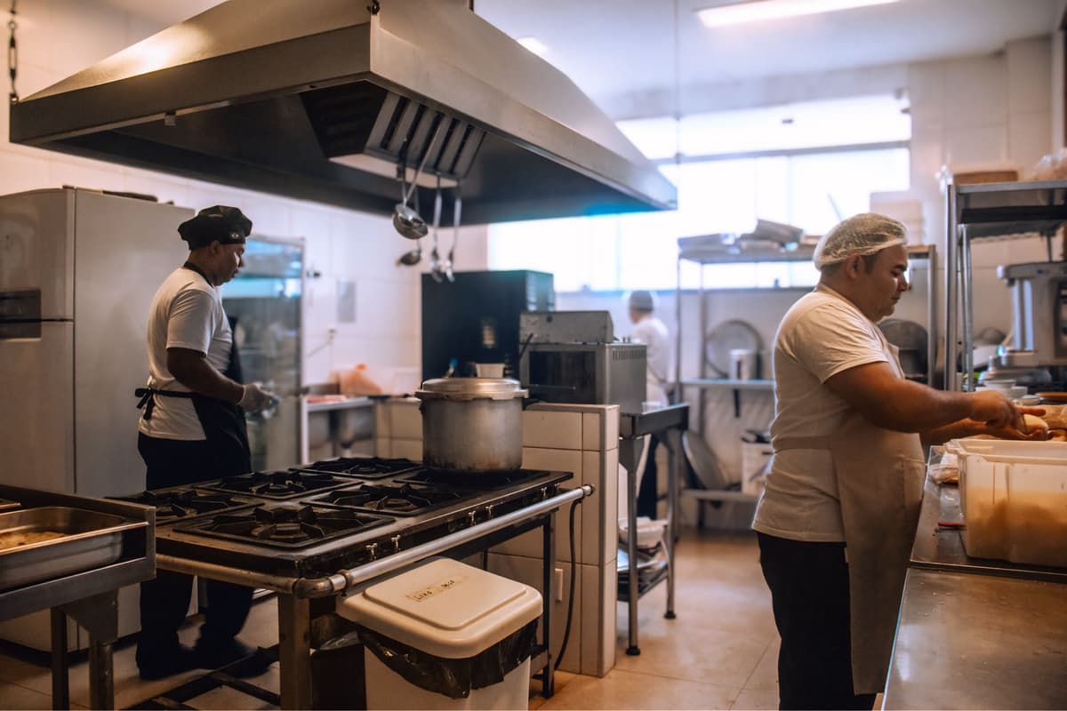 Equipe de cozinha em ação